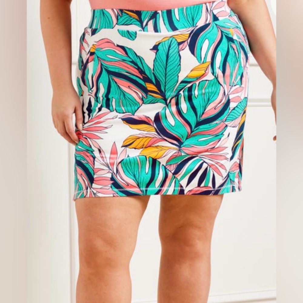 TALBOTS  EVERYDAY STRETCH SKORT TROPICAL FRONDS.